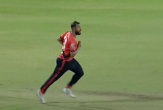 Mehmood's 3-fer goes in vain as Royals drub Busters