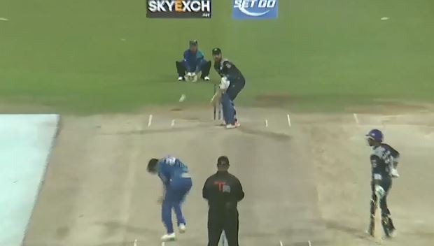7 Fours, 6 Sixes! Khalil's magnificent knock of 77
