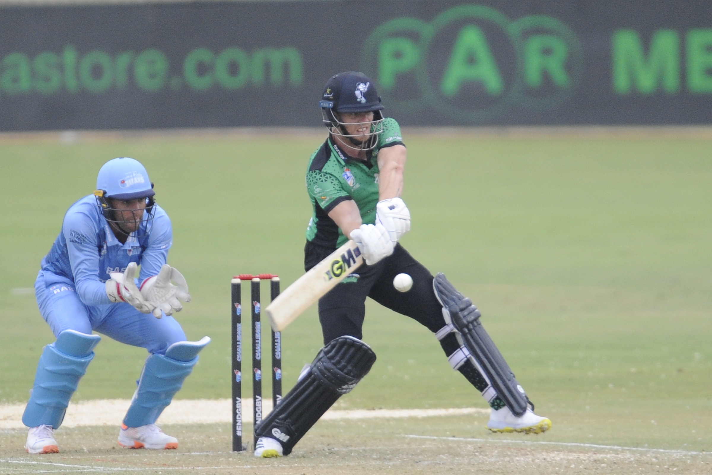 7 Fours, 2 Sixes! Grant Roelofsen's thunderous knock of 68