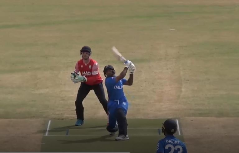66666! Amir Sharif smashes Jafer Chohan all over the park