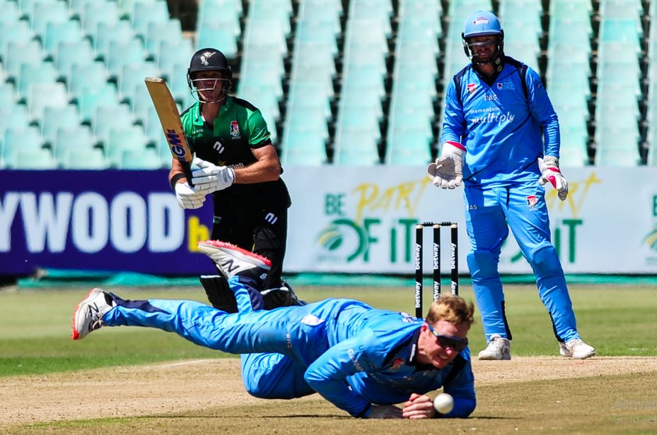 Stunning run-out and a diving catch: Titans put on a show