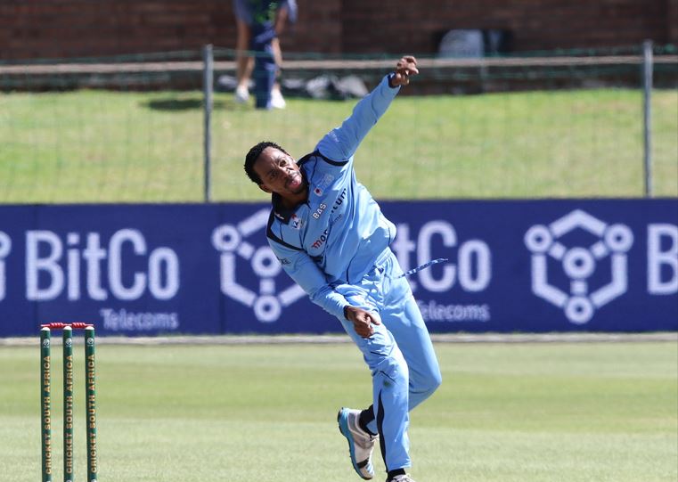 Phangiso's 4-fer blows Warriors to bits