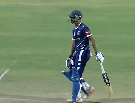 4 Fours, 3 Sixes! Pratik Athavale's quickfire knock of 52*