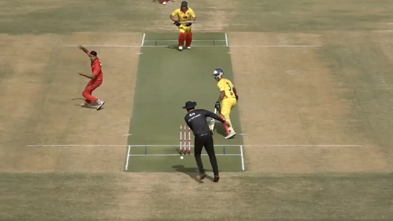 Umpire helps run-out of the 1st ball