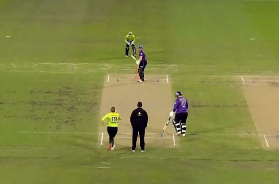 Mighty Hurricanes pip feeble Thunders by 49 runs