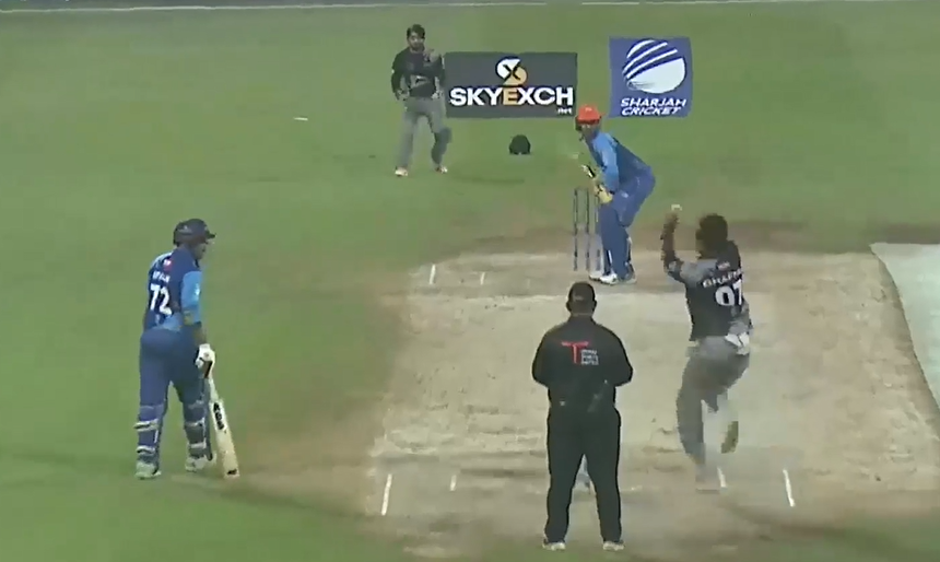 Abdul Ghaffar's 3-fer puts Seven Districts on the backfoot