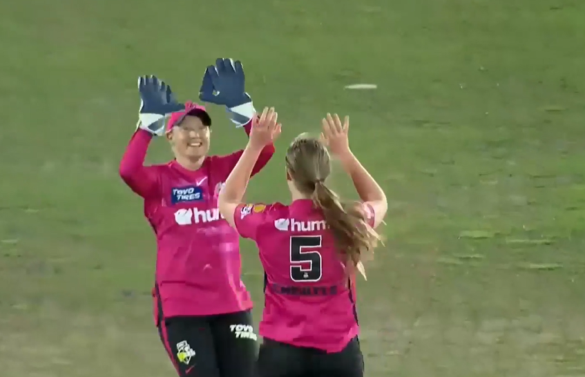 Sixers edge past Thunders by 15 runs to clinch Sydney derby