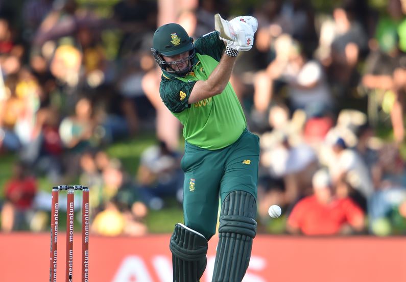 JJ Smut's blazing knock of 69 helps Dolphins reach 162