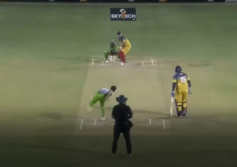 4 or 12! Shah Nawaz rips through Thunders' batting