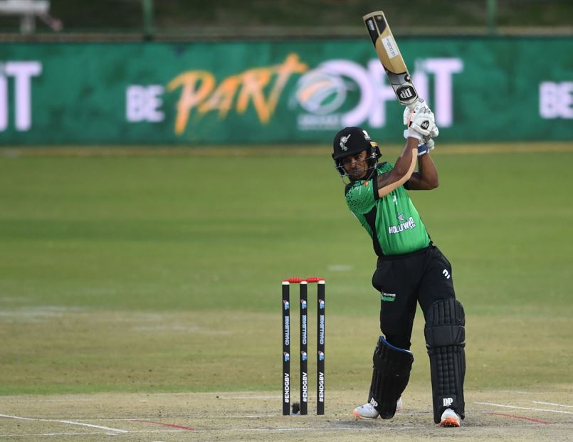 6 Fours, 2 Sixes! Petersen anchors Dolphins with a solid knock of 63