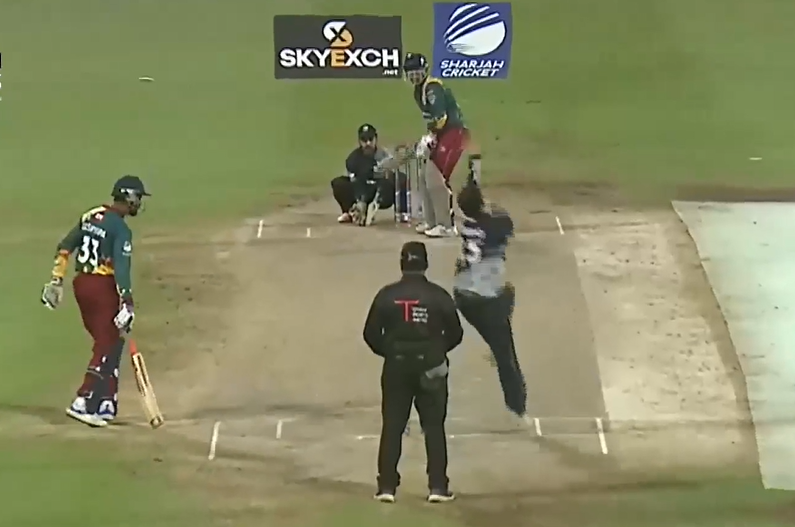 9 fours, 1 six! Mahadurage plays an electrifying knock of 69 runs