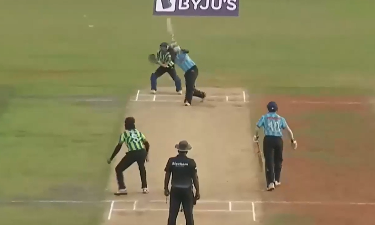 4 for 30! Ajinas Yousaf pushes Pondicherry North on the backfoot
