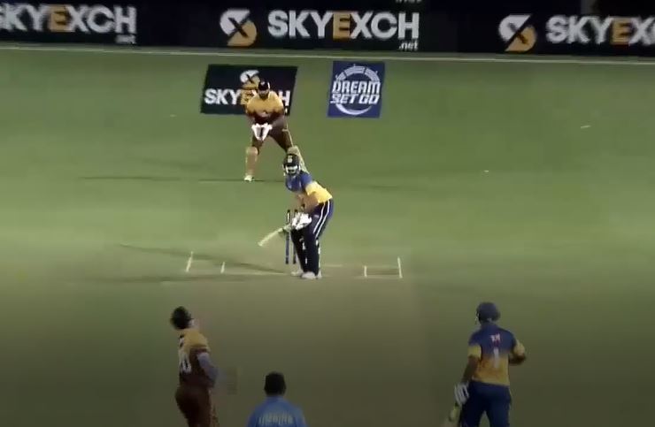 5 Fours, 4 Sixes! Ahmed Khan counterpunches Mattress with a solid 57