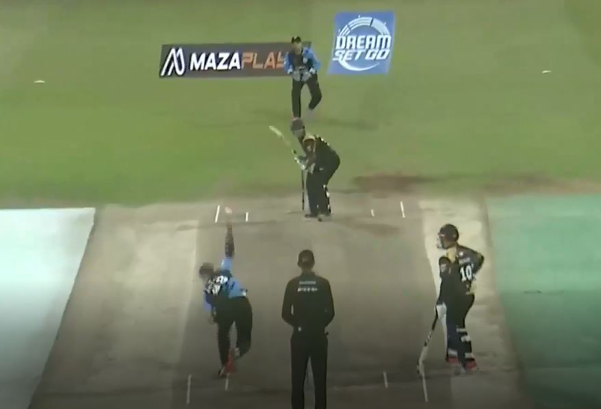4 for 10! Altaf dismantles Gold & Diamonds