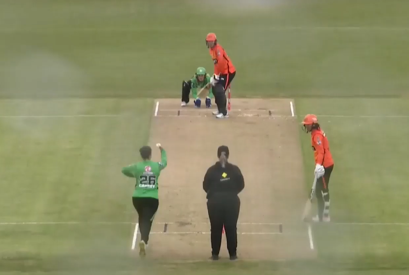 Alice Capsey's 3-fer clobbers Perth Scorchers