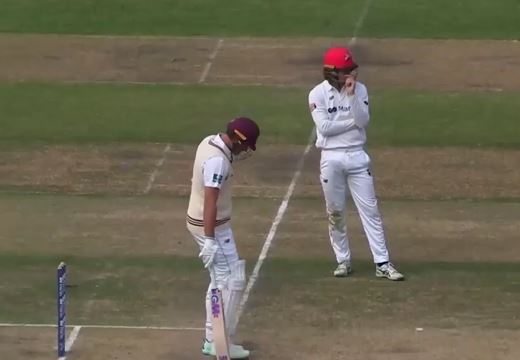 5 Fours, 4 Sixes! James Bazley's unbeaten 64