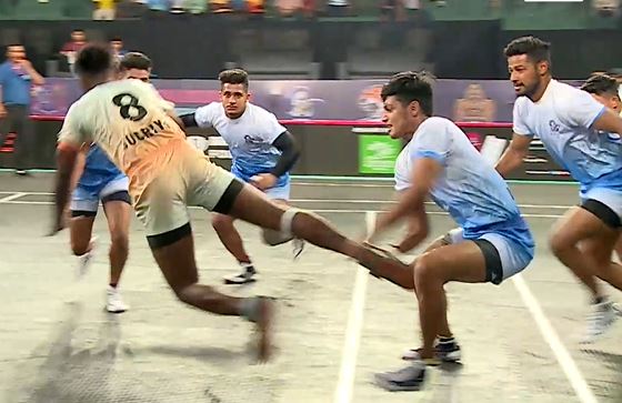 Veerans stumble before Ashish's defence