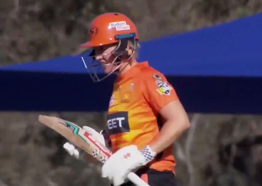 99 Off 58! Beth Mooney takes Sixers bowlers to the cleaners