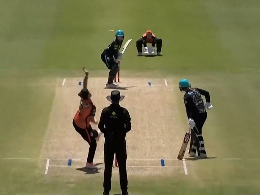 All-round Heat sail past Scorchers by 33 runs