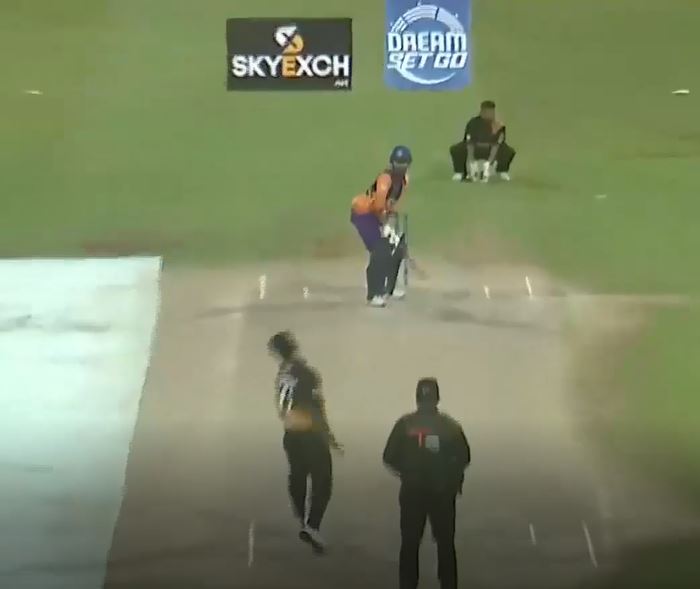 13 Fours, 2 Sixes! Khalid Shah's electrifying knock of 84