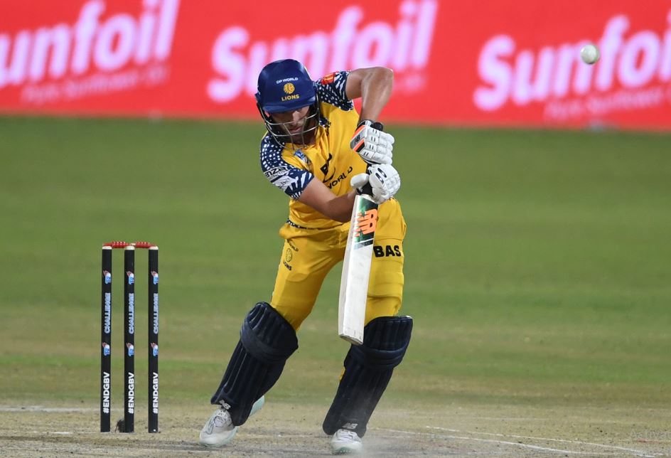 4 Fours, 3 Sixes! Sublime Mulder scorches Province
