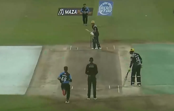 444446! Waqas Ali takes Faisal Altaf for a ride