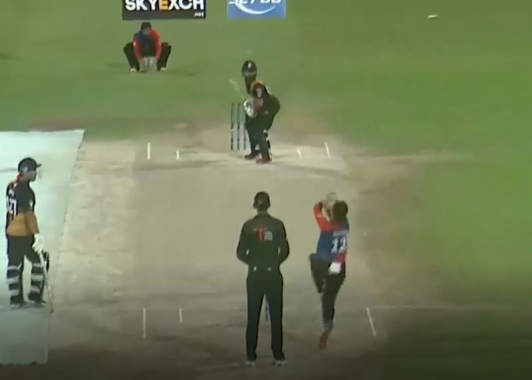 4 for 19! Rohid dismantles Diamonds