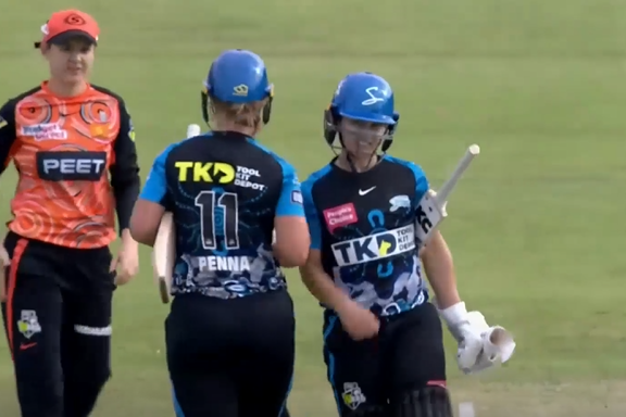 Dottin and bowlers shine as Strikers beat Scorchers by 7 wickets