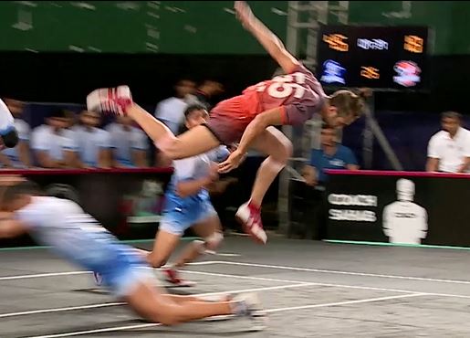 Irfan Ahmed stuns Heroes with his jump