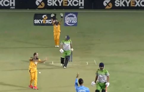 Nadir Hussain spins his web with a 3-fer