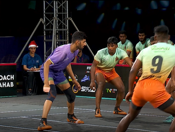 V Vanjinathan brings down Aravalli Arrows' raiders