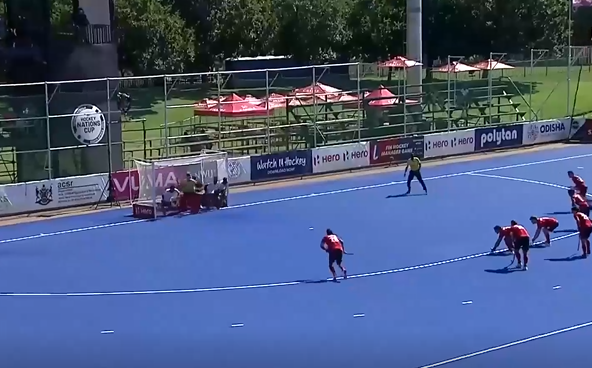 Mighty Pakistan strike late to pip Canada 5-4