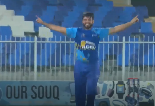 3 wickets and a maiden! Irfan Ullah's brilliant spell