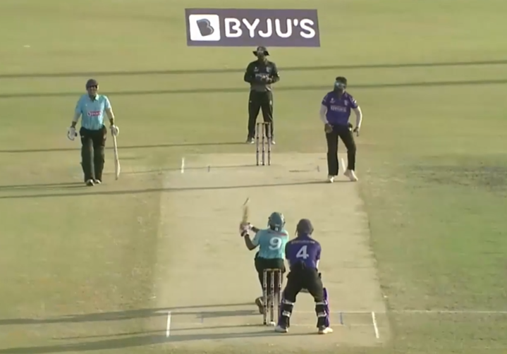 3-fer! Jayakumar V puts Veterans XI on the backfoot
