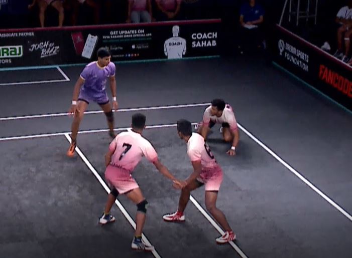 Rohit Yadav's brilliant raids win it for Arrows