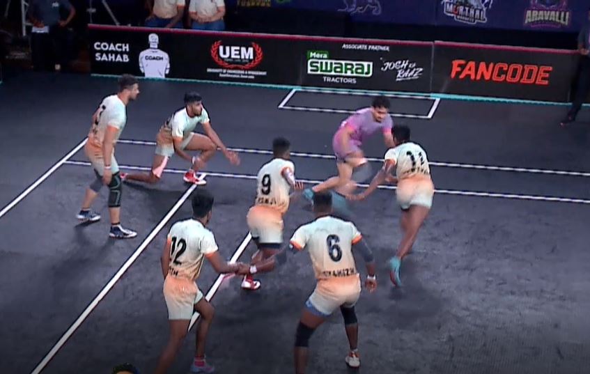 7 Successful Raids! Vishal Patiyal inspires Rhinos' fightback