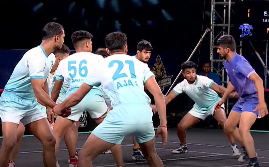 Vikash Kumar's valiant defence restricts Panthers