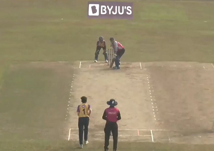 5 fours, 4 sixes! Priyanka Acharjee smashes 70* off 55