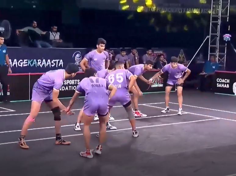 Dominant Arrows thrash Rhinos 56-27