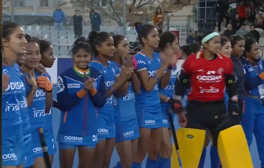 India's happy den as they thump Ireland 2-1 in shootouts