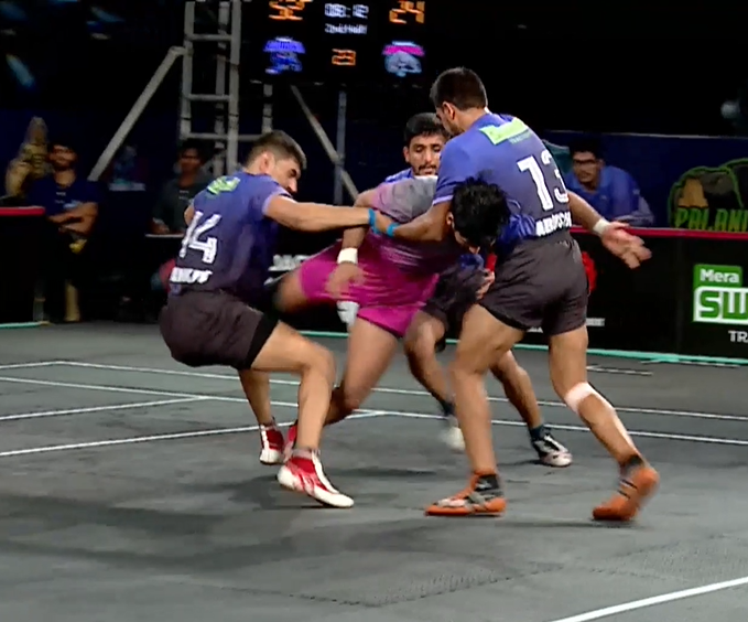 Abhishek Nagar's kamaal performance keeps Panthers on the front foot