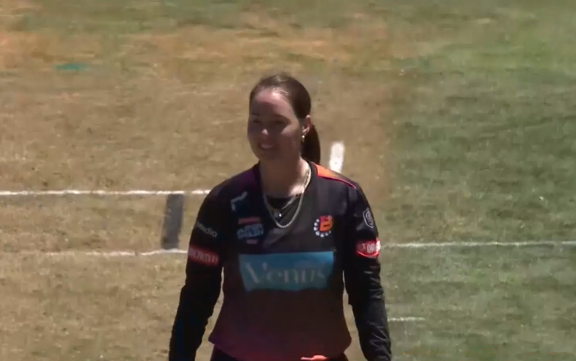Wellington spins her web with a 3-fer