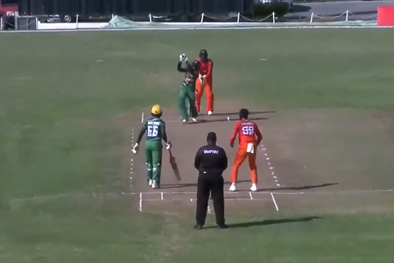 4 sixes, 3 fours! Jonathan Carter's 46 puts Warriors on front foot