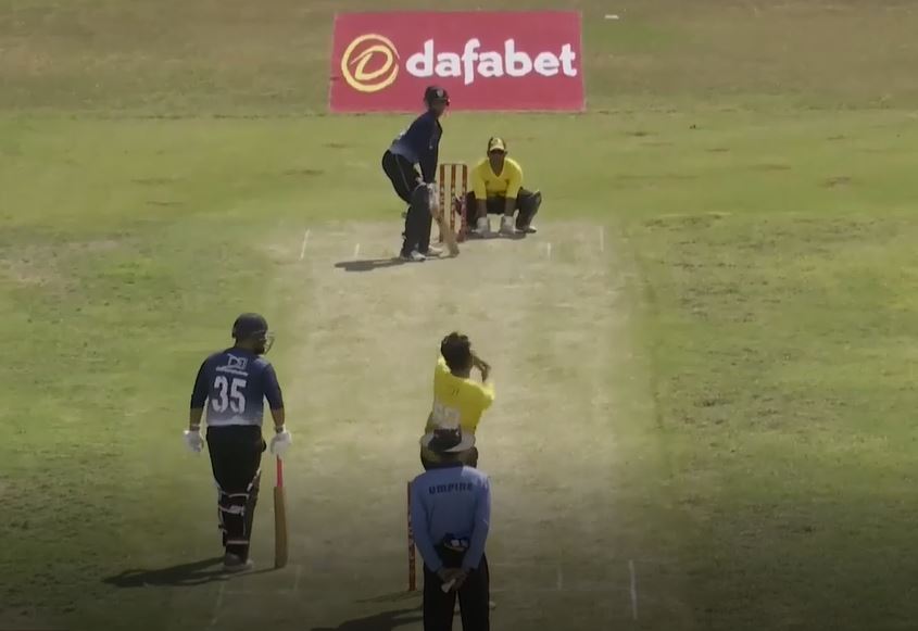 4 for 9! Amit rips through Leopard's batting