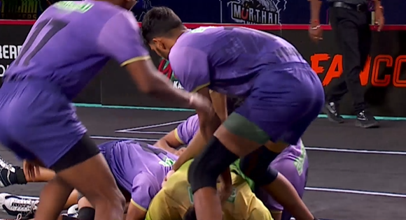 Rajendra Bhakar's resilient tackles against Palani Tuskers