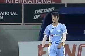 3 for 8! Matiullah puts on a show