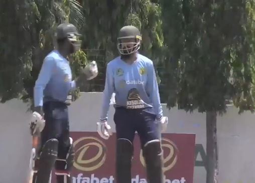 10 fours, 3 sixes! Ghataora's 85 propels Pythons to 161