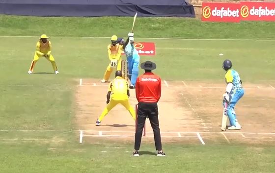 8 fours, 3 sixes! Tuyisenge's sensational 66