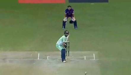 62 off 29! Mustafa goes on a rampage