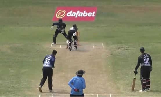 Adarsh Sawajini's 4-fer restricts Leopards to 90
